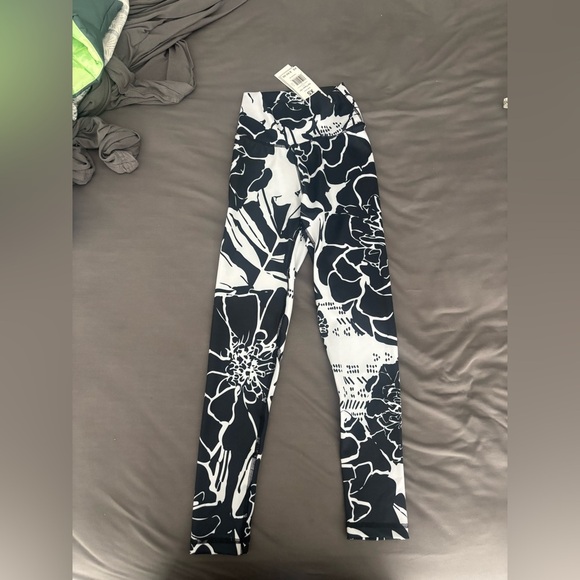 NWT ADIDAS Tight Fit High Rise Coupe Moulante Sport Pants. Size XS - Picture 1 of 9